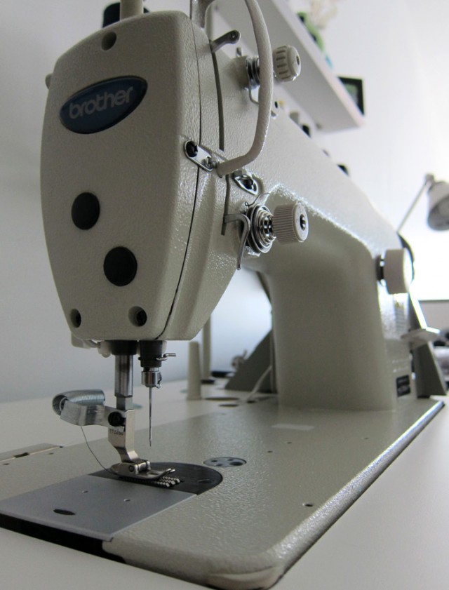 Denimhunters_taylor_tailor_sewing_machine2