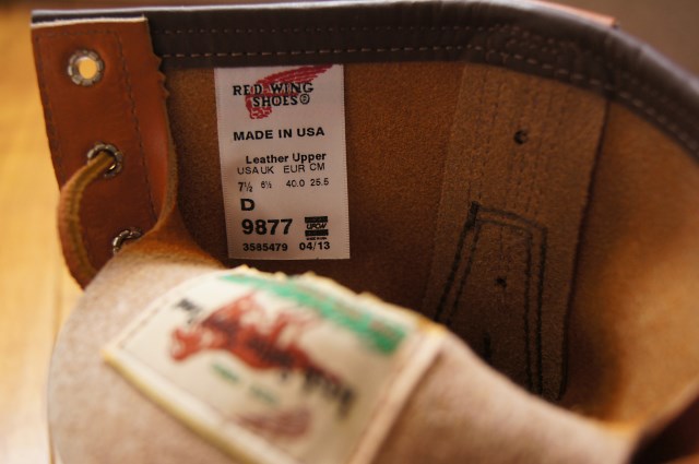 Red best sale wing 9877